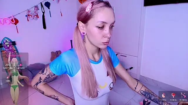 Snapshot of sweed_angel chatting on 11/08/25, 04:16 sweed angel online show from 11/08/25, 04:16