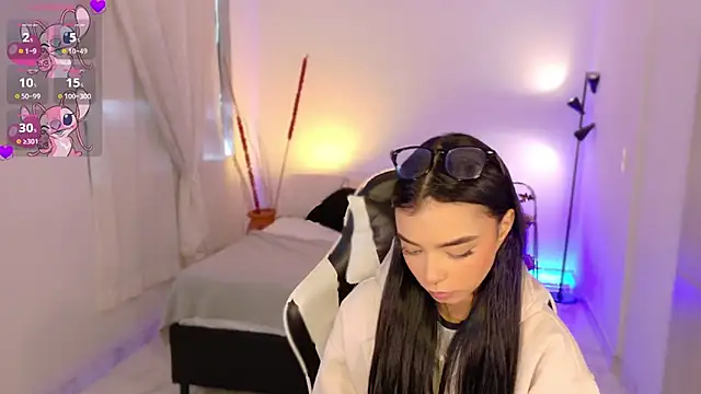 AnabelWolf online show from 10/27/25, 04:30