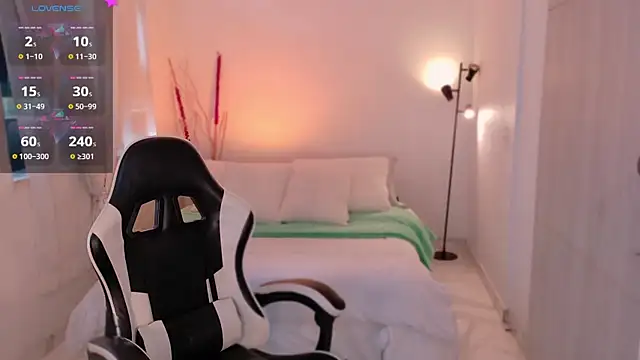 AnabelWolf online show from 12/22/25, 03:56