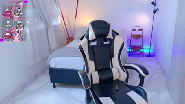 AnabelWolf online show from 10/28/25, 03:33