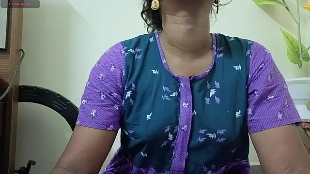 Snapshot of Tamil_Shalini_Lustyy chatting on 03/13/26, 12:43 Tamil Shalini Lustyy online show from 03/13/26, 12:43