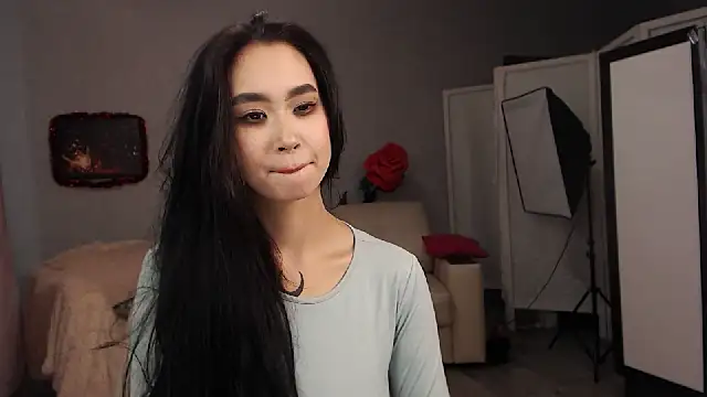 Snapshot of NamiLoveRoom chatting on 12/21/24, 08:50 NamiLoveRoom online show from 12/21/24, 08:50