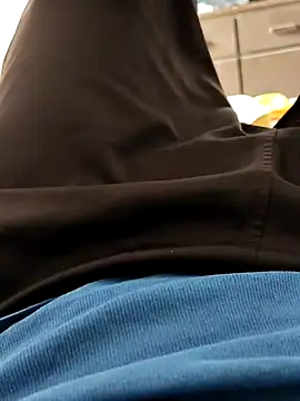 samee00721 online show from 11/05/25, 07:00