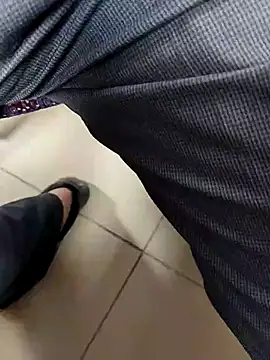 samee00721 online show from 10/06/25, 11:33