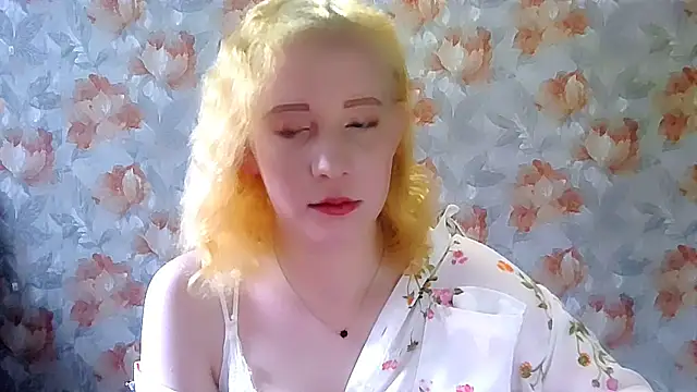 Snapshot of MelxMellie chatting on 04/30/26, 02:13 MelxMellie online show from 04/30/26, 02:13