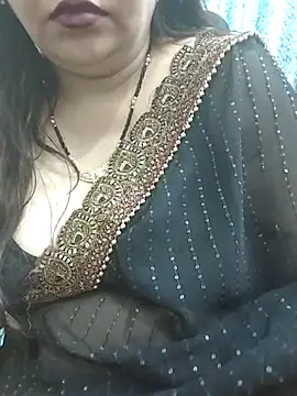 Snapshot of Mayuri77 chatting on 03/11/25, 11:15 Mayuri77 online show from 03/11/25, 11:15