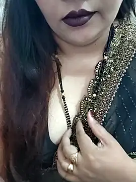 Snapshot of Mayuri77 chatting on 09/09/25, 06:23 Mayuri77 online show from 09/09/25, 06:23