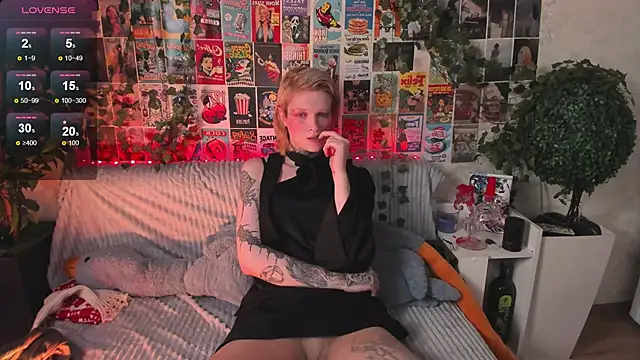 Snapshot of Simona_Rain chatting on 09/14/25, 01:17 Simona Rain online show from 09/14/25, 01:17