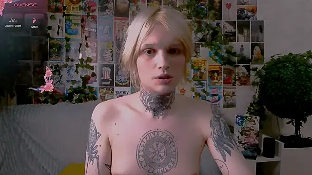 Snapshot of Simona_Rain chatting on 09/30/25, 10:05 Simona Rain online show from 09/30/25, 10:05