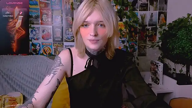 Snapshot of Simona_Rain chatting on 11/08/25, 12:03 Simona Rain online show from 11/08/25, 12:03