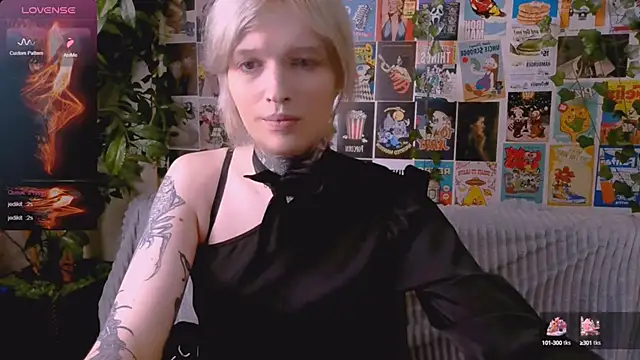 Snapshot of Simona_Rain chatting on 10/14/25, 01:17 Simona Rain online show from 10/14/25, 01:17