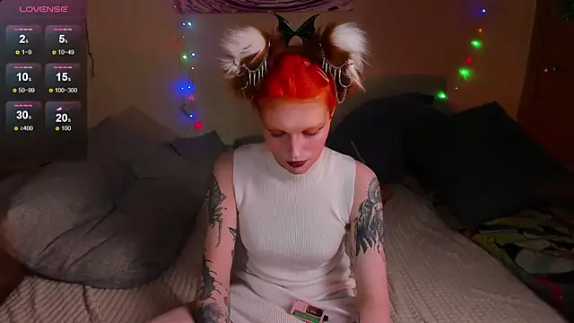 Snapshot of Simona_Rain chatting on 12/17/25, 09:42 Simona Rain online show from 12/17/25, 09:42