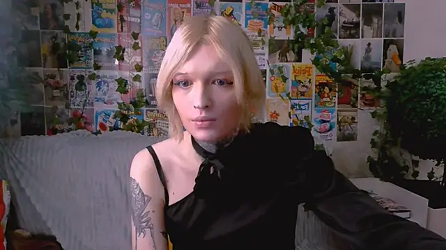 Snapshot of Simona_Rain chatting on 10/24/25, 01:48 Simona Rain online show from 10/24/25, 01:48