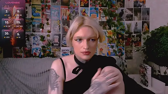 Snapshot of Simona_Rain chatting on 10/26/25, 11:49 Simona Rain online show from 10/26/25, 11:49