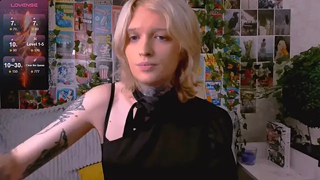 Snapshot of Simona_Rain chatting on 10/30/25, 11:45 Simona Rain online show from 10/30/25, 11:45