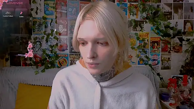 Snapshot of Simona_Rain chatting on 09/28/25, 09:11 Simona Rain online show from 09/28/25, 09:11