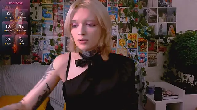 Snapshot of Simona_Rain chatting on 10/21/25, 10:20 Simona Rain online show from 10/21/25, 10:20