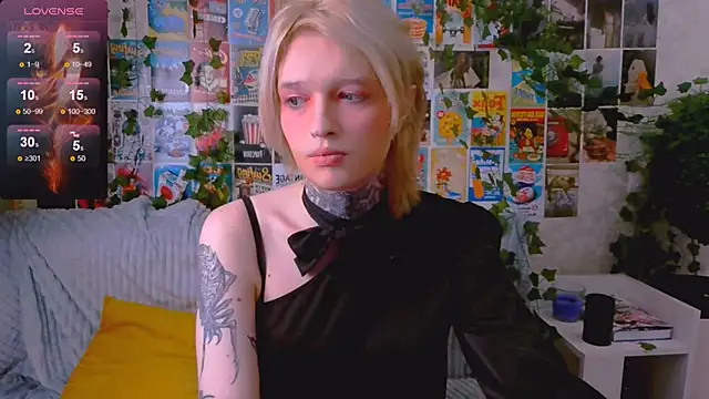 Snapshot of Simona_Rain chatting on 10/19/25, 12:02 Simona Rain online show from 10/19/25, 12:02