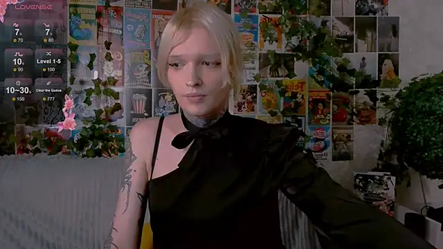 Snapshot of Simona_Rain chatting on 10/01/25, 09:51 Simona Rain online show from 10/01/25, 09:51