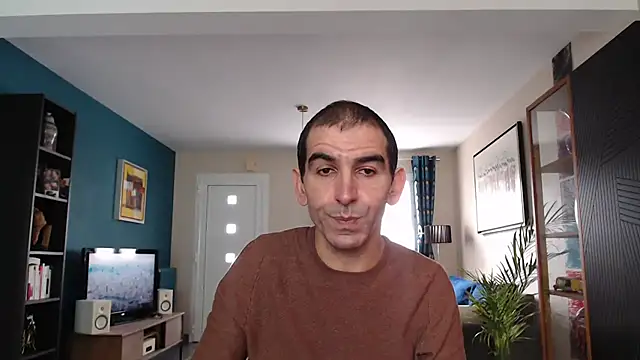 Snapshot of Samir_44200 chatting on 12/18/24, 10:40 Samir 44200 online show from 12/18/24, 10:40