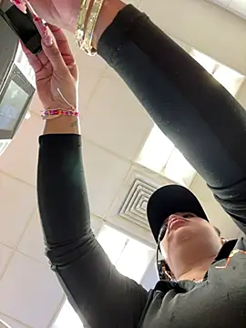 Snapshot of shyfr34k chatting on 02/23/25, 12:48 shyfr34k online show from 02/23/25, 12:48