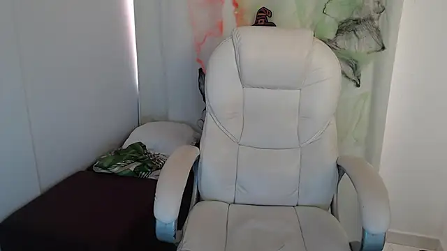 Xileny-Halliwey online show from 10/30/25, 07:11