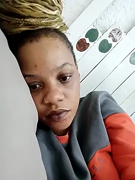 Snapshot of LolaTwerksXX chatting on 10/12/25, 12:17 LolaTwerksXX online show from 10/12/25, 12:17