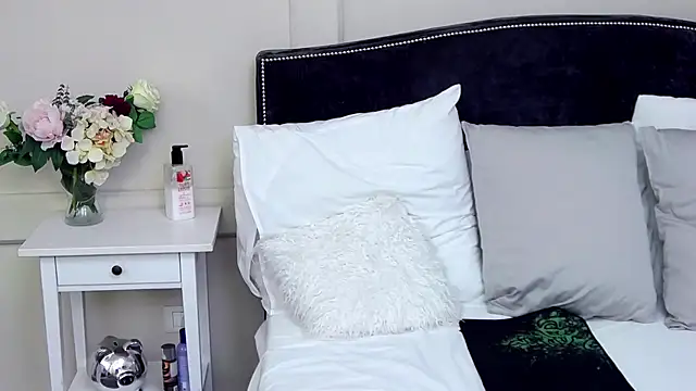 Snapshot of KatyNolan chatting on 03/07/25, 06:02 KatyNolan online show from 03/07/25, 06:02