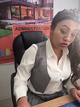 LIZ-06  online show from 11/18/25, 03:26