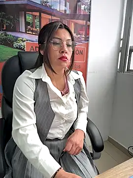 LIZ-06  online show from 11/30/25, 03:35