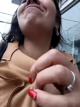 Snapshot of LIZ-06_ chatting on 03/11/25, 03:23 LIZ-06 online show from 03/11/25, 03:23