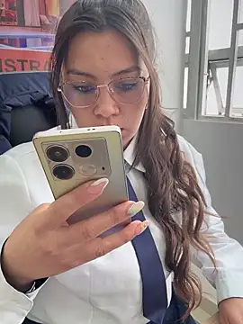 LIZ-06  online show from 11/11/25, 01:50