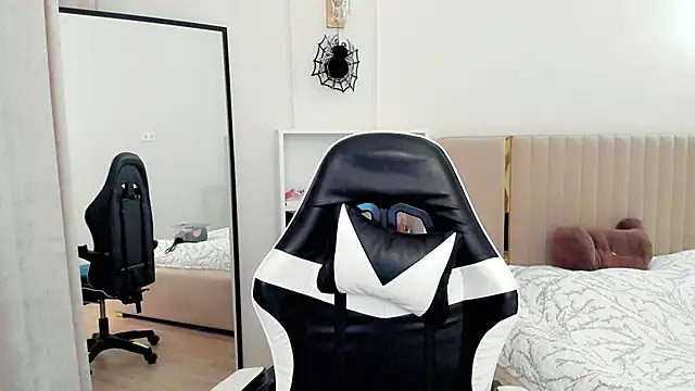 may mia online show from 11/23/25, 02:32