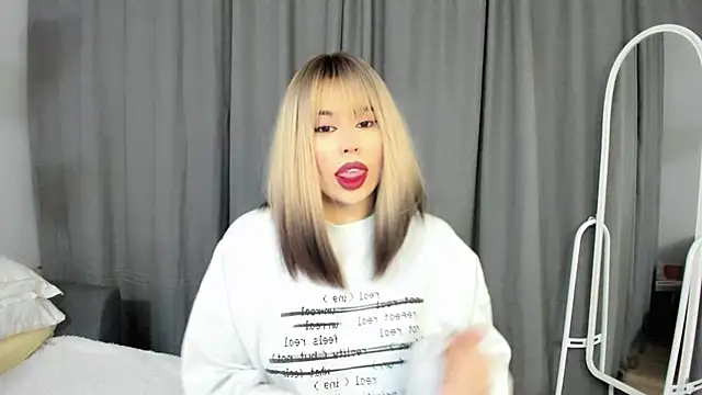 Snapshot of may_mia chatting on 02/18/25, 10:25 may mia online show from 02/18/25, 10:25