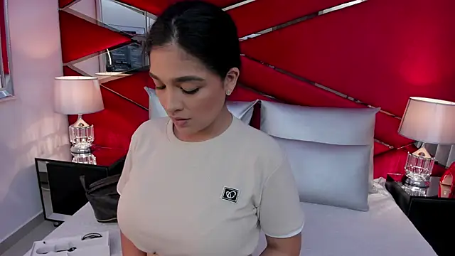 Snapshot of AdeleGray chatting on 03/21/25, 11:44 AdeleGray online show from 03/21/25, 11:44