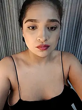 Snapshot of AdeleGray chatting on 10/28/25, 12:04 AdeleGray online show from 10/28/25, 12:04