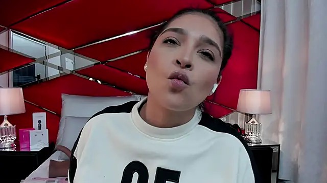 Snapshot of AdeleGray chatting on 10/25/25, 12:17 AdeleGray online show from 10/25/25, 12:17