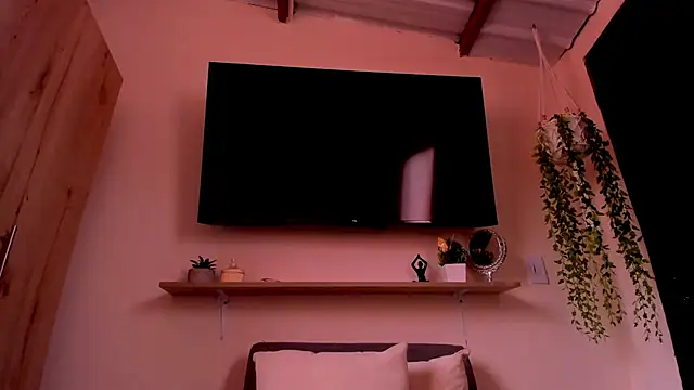 Snapshot of sofiaVelez01 chatting on 04/29/26, 04:11 sofiaVelez01 online show from 04/29/26, 04:11