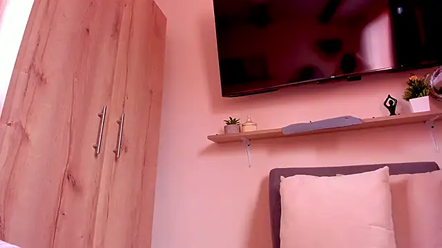 Snapshot of sofiaVelez01 chatting on 04/22/26, 04:03 sofiaVelez01 online show from 04/22/26, 04:03