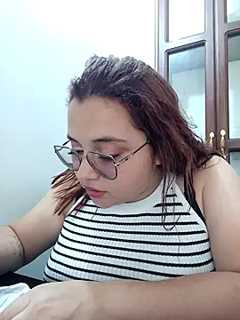 Snapshot of CURVY-HORNY chatting on 09/21/25, 06:46 CURVY-HORNY online show from 09/21/25, 06:46