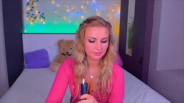  UrLexxly online show from 11/23/25, 04:33