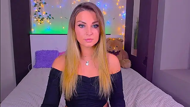 Snapshot of _UrLexxly chatting on 10/13/25, 03:08  UrLexxly online show from 10/13/25, 03:08
