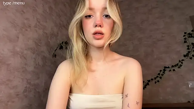 Snapshot of cutiemia0 chatting on 07/22/26, 10:17 cutiemia0 online show from 07/22/26, 10:17