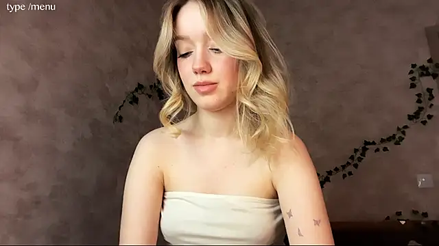 cutiemia0 online show from 04/18/26, 08:16