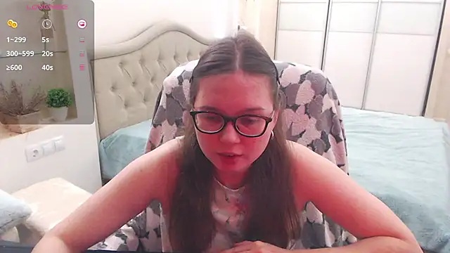 Snapshot of Cutie_Emily chatting on 10/19/25, 03:04 Cutie Emily online show from 10/19/25, 03:04