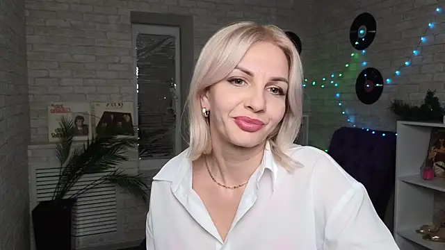 Snapshot of Barbara_Blonde chatting on 02/04/25, 01:59 Barbara Blonde online show from 02/04/25, 01:59