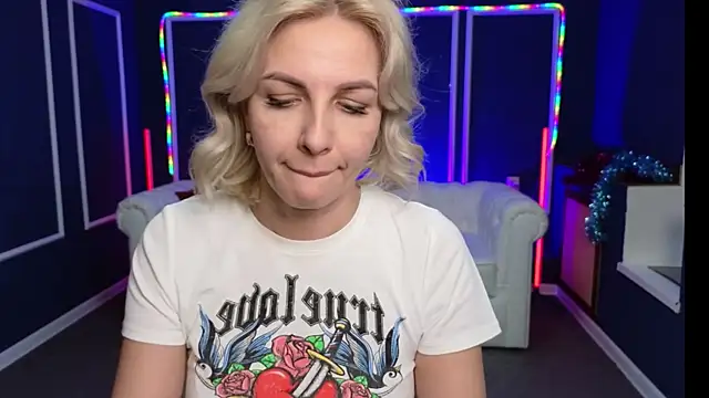 Snapshot of Barbara_Blonde chatting on 01/02/25, 07:44 Barbara Blonde online show from 01/02/25, 07:44