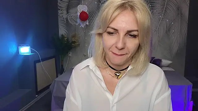 Snapshot of Barbara_Blonde chatting on 03/15/25, 05:52 Barbara Blonde online show from 03/15/25, 05:52