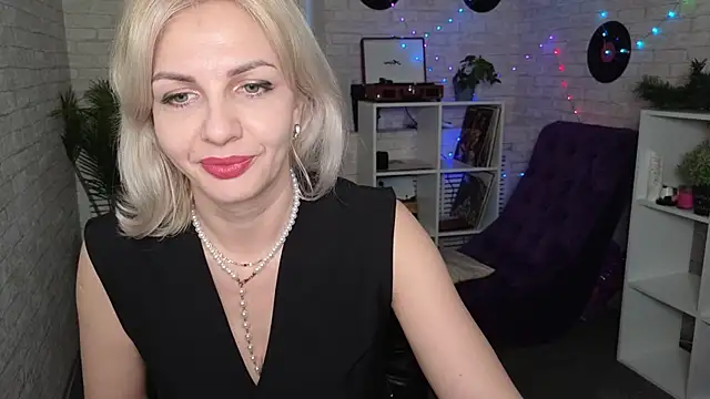 Snapshot of Barbara_Blonde chatting on 03/18/25, 02:28 Barbara Blonde online show from 03/18/25, 02:28