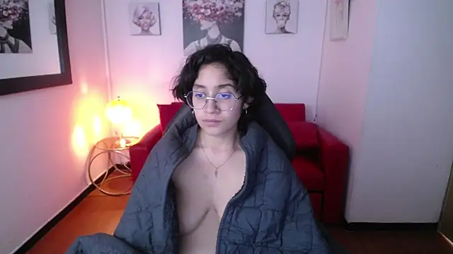 Snapshot of Lili_Gomez_ chatting on 02/12/25, 04:33 Lili Gomez online show from 02/12/25, 04:33